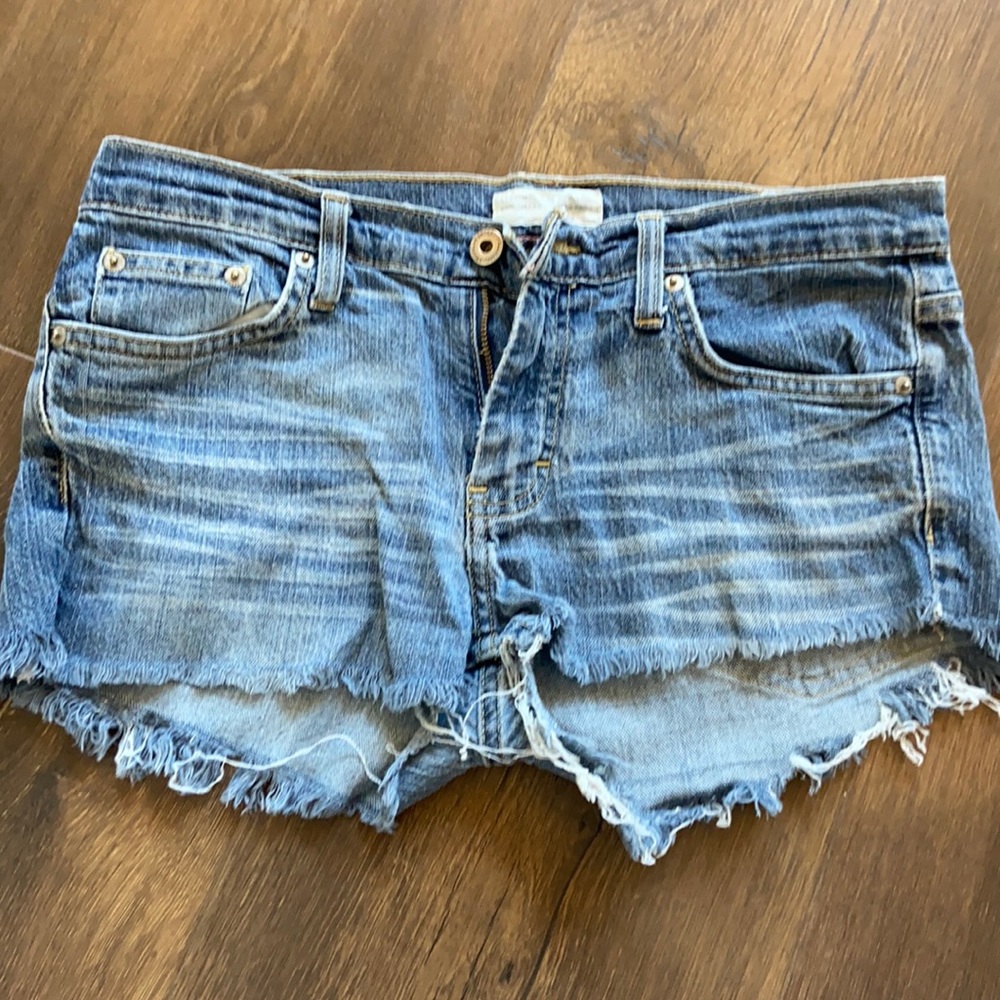 American Eagle Shorties Distressed Size 6